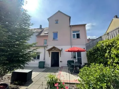 Das Gebäude in dem sich die Ferienwohnung befindet