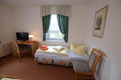 Ein Bett oder Betten in einem Zimmer der Unterkunft Wolfsgrunder Festhof