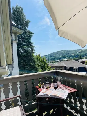 Ein Balkon oder eine Terrasse in der Unterkunft Ferienwohnung Villa Grützner
