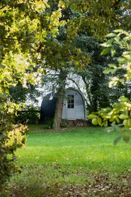 Ein Garten an der Unterkunft Loft Apartment mit großer Badewanne A