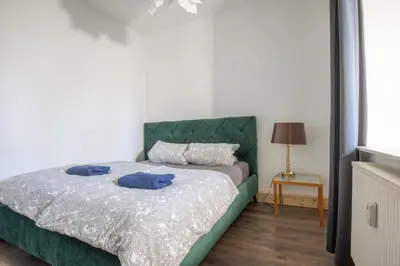 Ein Bett oder Betten in einem Zimmer der Unterkunft Urige Wohnung mit zwei Betten und genialer Küche