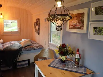 Ein Bett oder Betten in einem Zimmer der Unterkunft Schäferwagen im Auszeithof Niederfrohna