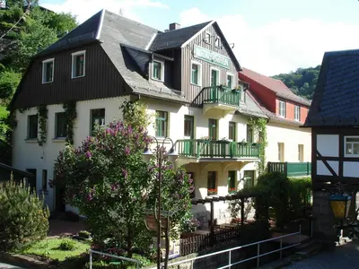 Das Gebäude in dem sich die Pension befindet
