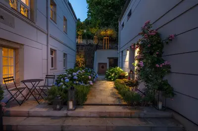 Ein Garten an der Unterkunft Atelierhaus in Dresden Loschwitz
