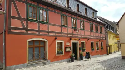 Das Gebäude in dem sich das Gasthaus befindet