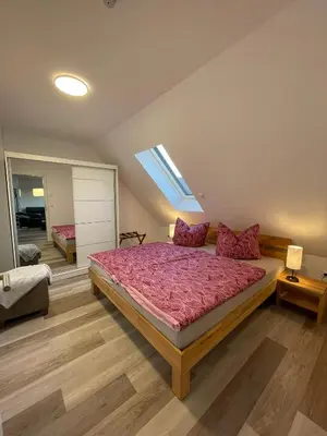 Ein Bett oder Betten in einem Zimmer der Unterkunft Ferienhaus Helfert Fewo DG mit Terrasse