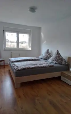 Ein Bett oder Betten in einem Zimmer der Unterkunft Weitblick am Hankehübel