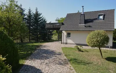 Das Gebäude in dem sich die Ferienwohnung befindet
