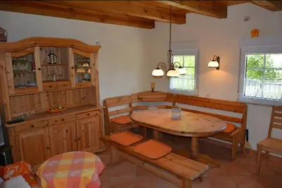 Ein Sitzbereich in der Unterkunft Ruhiges, sehr schönes Haus/Grundstück in Elbnähe.