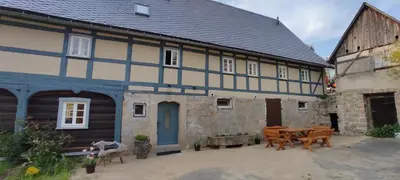 Das Gebäude in dem sich die Ferienwohnung befindet