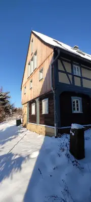Das Gebäude in dem sich die Ferienwohnung befindet