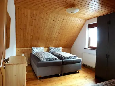 Ein Bett oder Betten in einem Zimmer der Unterkunft Ferienwohnung am Lehnberg, Familie Richter