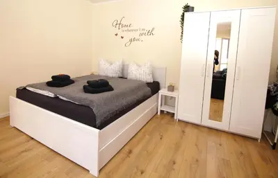 Ein Bett oder Betten in einem Zimmer der Unterkunft Friedrichs Stübchen *gemütlich*modern*Innenstadt*
