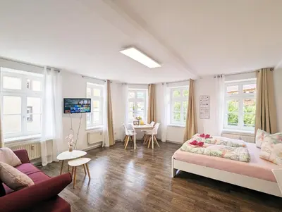 Ein Bett oder Betten in einem Zimmer der Unterkunft F2 - Urlaubsmagie Sauna, Pool & Garten