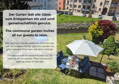 Ein Garten an der Unterkunft F2 - Urlaubsmagie Sauna, Pool & Garten