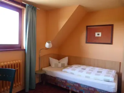 Ein Bett oder Betten in einem Zimmer der Unterkunft Waldhaus Colditz Garni