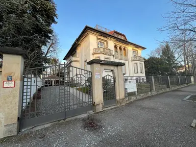 Das Gebäude in dem sich die Ferienwohnung befindet