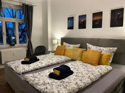 Ein Bett oder Betten in einem Zimmer der Unterkunft Wohnperle: zentrumsnah*ruhig*Familienbett*2 SZ