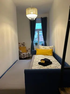 Ein Bett oder Betten in einem Zimmer der Unterkunft Wohnperle: zentrumsnah*ruhig*Familienbett*2 SZ