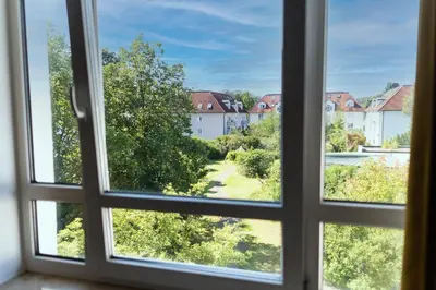 Ein Garten an der Unterkunft D52 - DAS BUSINESSAPARTMENT --- 2 Minuten vom Flughafen entfernt