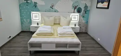 Ein Bett oder Betten in einem Zimmer der Unterkunft Schlossstrasse