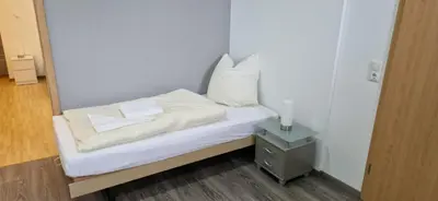 Ein Bett oder Betten in einem Zimmer der Unterkunft Schlossstrasse
