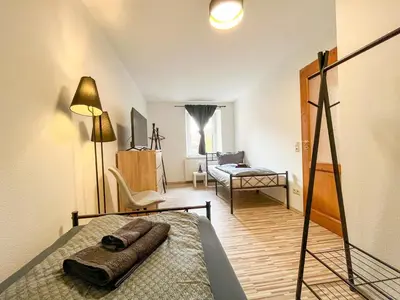 Ein Bett oder Betten in einem Zimmer der Unterkunft MonteurWohnung Wilsdruff - App 1