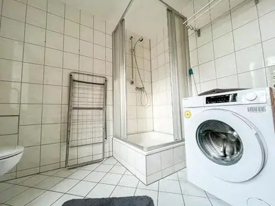 Ein Badezimmer in der Unterkunft MonteurWohnung Wilsdruff - App 1