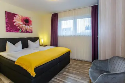 Ein Bett oder Betten in einem Zimmer der Unterkunft Ferienapartments Pension Elsternest