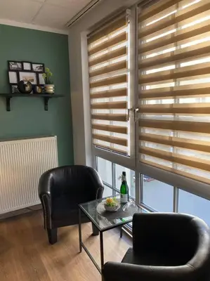 Ein Sitzbereich in der Unterkunft Ferienwohnung Königsstraße mit Waschmöglichkeit, ohne Dusche