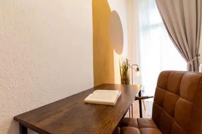 Ein Sitzbereich in der Unterkunft StadtNatur Apartment am Küchwald - 2 SZ mit Balkon, WASCHMASCHINE, Streaming-TV, Badewanne, Arbeitsplatz