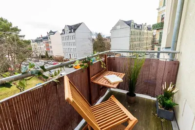 Ein Balkon oder eine Terrasse in der Unterkunft StadtNatur Apartment am Küchwald - 2 SZ mit Balkon, WASCHMASCHINE, Streaming-TV, Badewanne, Arbeitsplatz