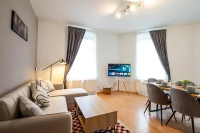 TV/Unterhaltungsangebot in der Unterkunft StadtNatur Apartment am Küchwald - 2 SZ mit Balkon, WASCHMASCHINE, Streaming-TV, Badewanne, Arbeitsplatz
