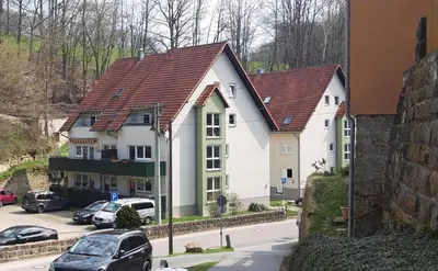 Das Gebäude in dem sich die Ferienwohnung befindet
