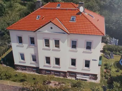 Das Gebäude in dem sich die Ferienwohnung befindet