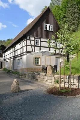 Das Gebäude in dem sich die Ferienwohnung befindet