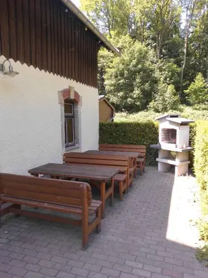 Ein Garten an der Unterkunft Apartment Sayda 2