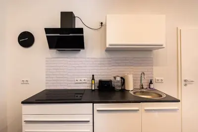 Küche/Küchenzeile in der Unterkunft Design Altstadtperle mit 2 Schlafzimmer- 6 Personen-Waschmaschine - Parkplatz-Infrarotkabine