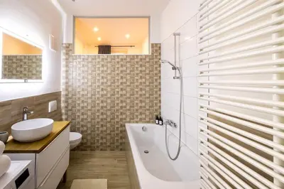 Ein Badezimmer in der Unterkunft Design Altstadtperle mit 2 Schlafzimmer- 6 Personen-Waschmaschine - Parkplatz-Infrarotkabine