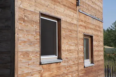 Das Gebäude in dem sich das Ferienhaus befindet