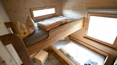 Ein Bett oder Betten in einem Zimmer der Unterkunft Holzhaus am Bergheider See
