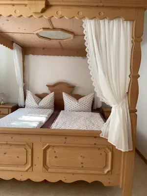 Ein Bett oder Betten in einem Zimmer der Unterkunft Energietanken vor den Toren Dresdens -barrierefrei-