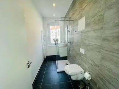 Ein Badezimmer in der Unterkunft Traumhaftes Meißen mit Burg-und Elbblick No1