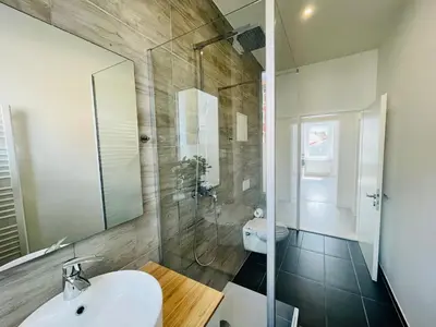 Ein Badezimmer in der Unterkunft Traumhaftes Meißen mit Burg-und Elbblick No1