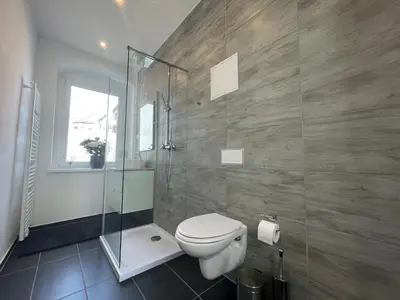 Ein Badezimmer in der Unterkunft Traumhaftes Meißen mit Burg-und Elbblick No1