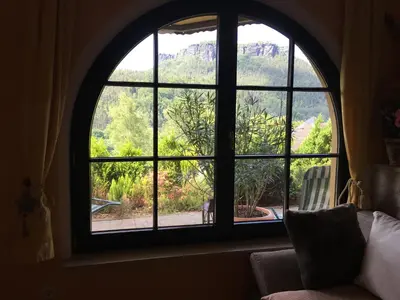 Ein Sitzbereich in der Unterkunft Ferienwohnung 1 Festungsblick