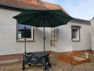 Das Gebäude in dem sich das Ferienhaus befindet
