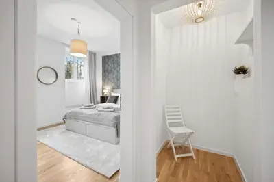 Ein Bett oder Betten in einem Zimmer der Unterkunft Wiener Palais am Großen Garten, Arbeitsplatz, Familie, 8 Pers, Smart-TV