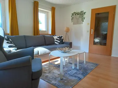 Ein Sitzbereich in der Unterkunft Ferienwohnung Wandersfreud