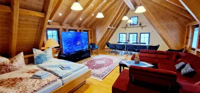 Ein Sitzbereich in der Unterkunft Ferienwohnung in 09548 Seiffen bis maximal 18 Personen